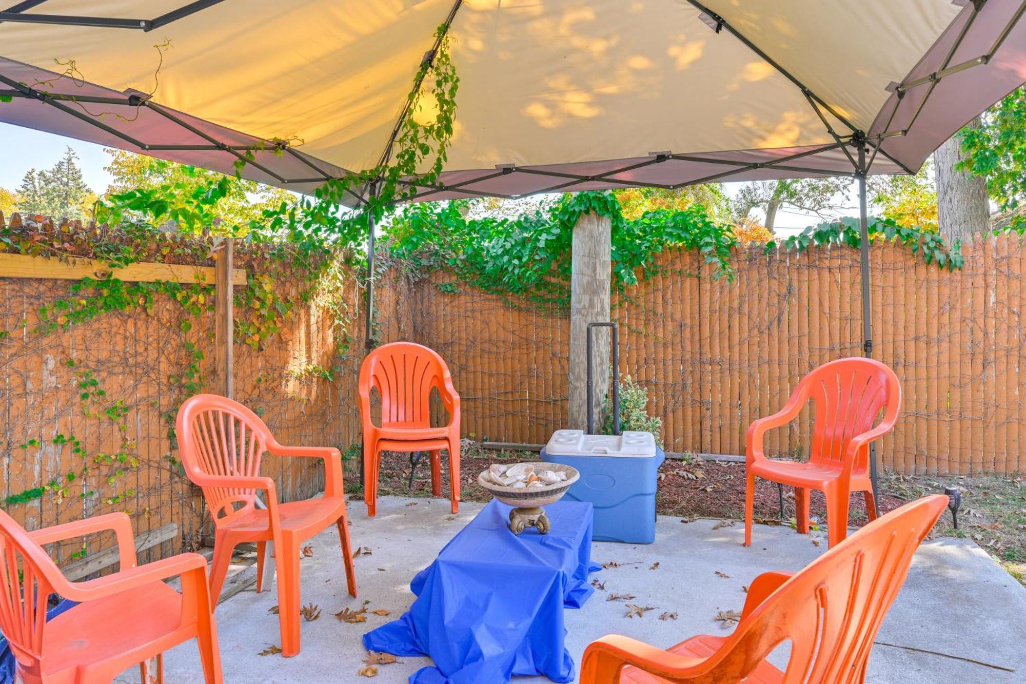 Central Elmont Studio With Great Outdoor Space! Kültér fotó